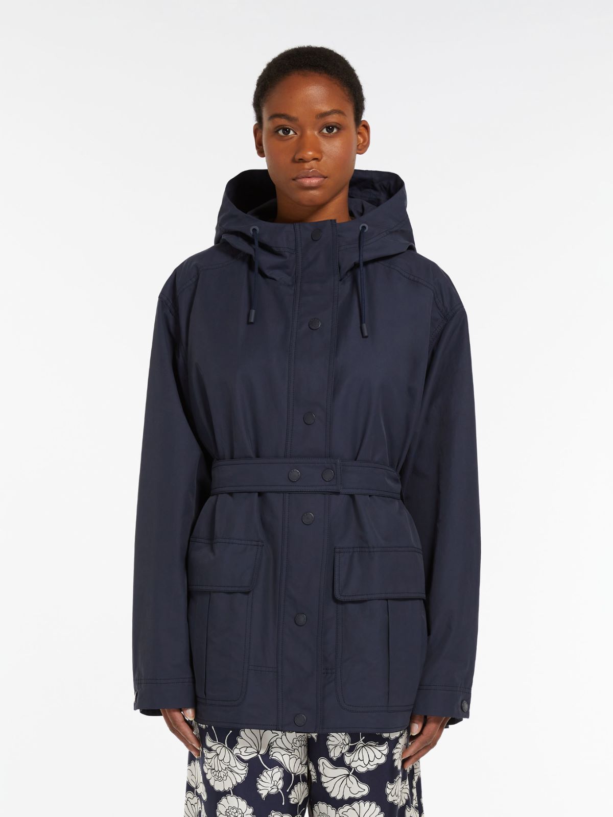 Water-repellent twill hooded jacket