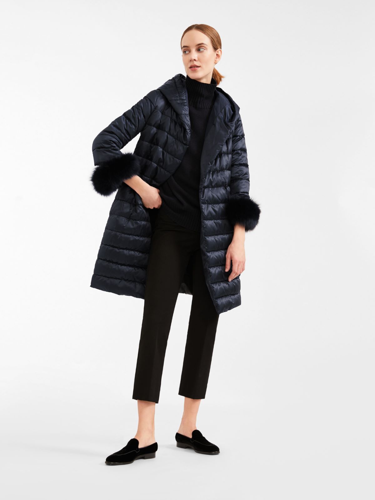 Reversible down jacket in water-repellent satin