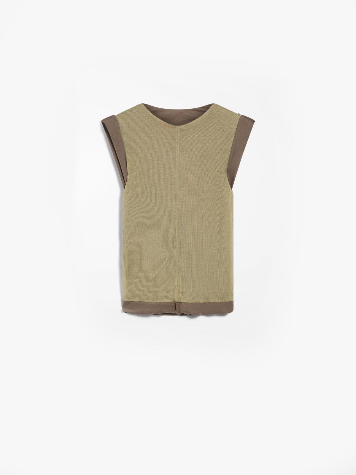 Reversible sleeveless top