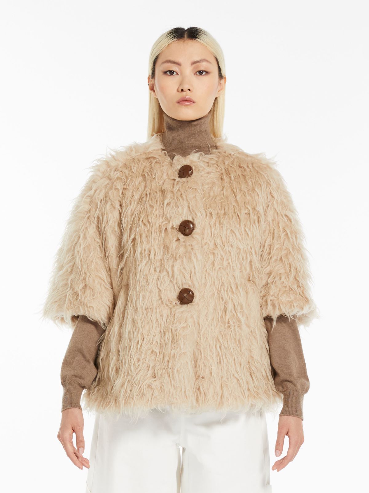 Crew-neck cape in long-haired wool