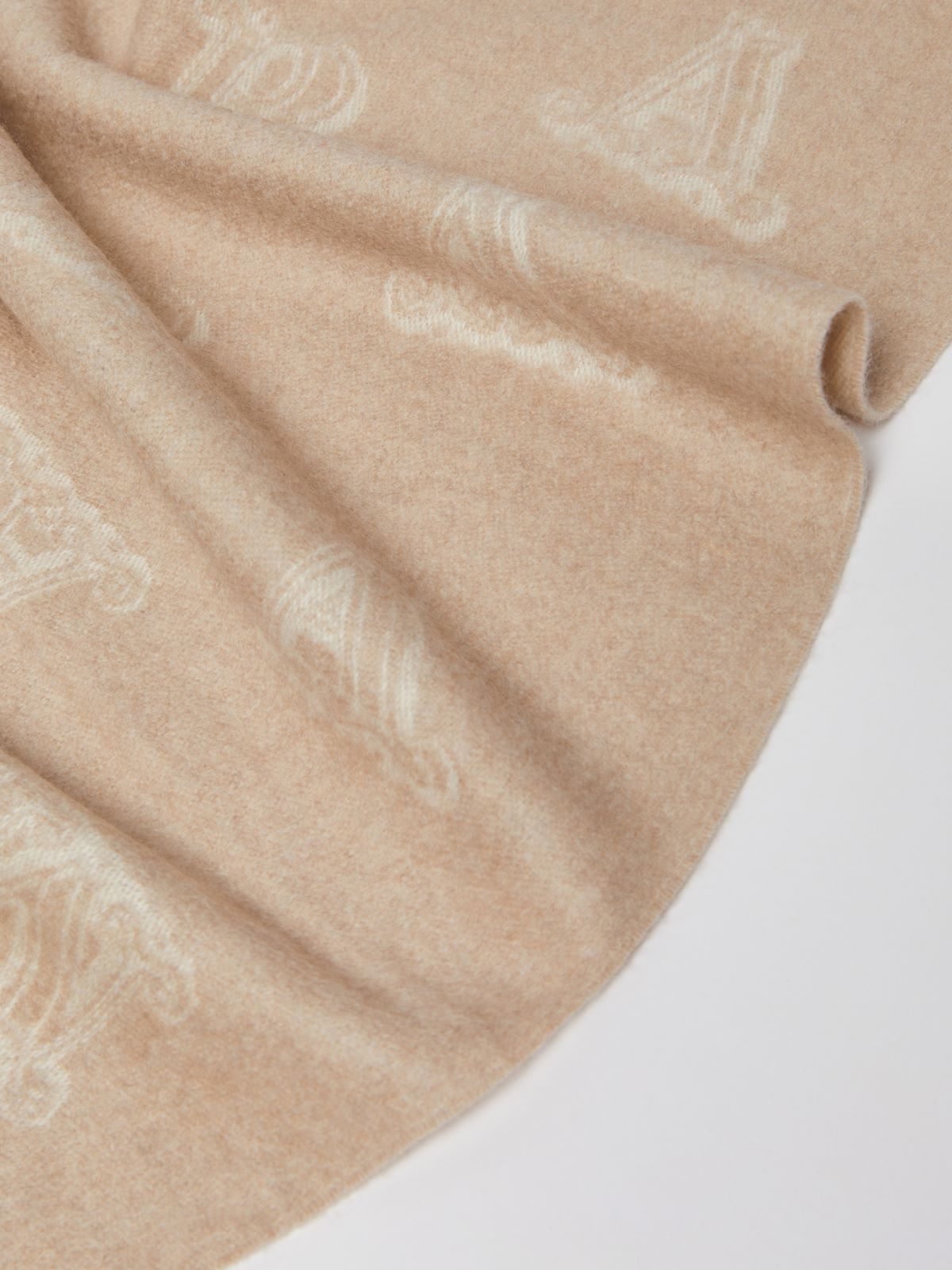 Jacquard camel colour stole