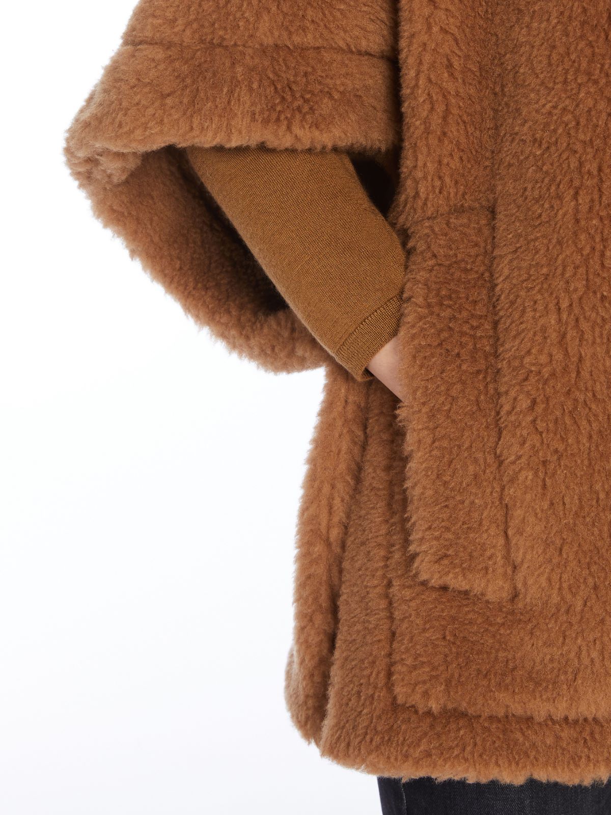 Biker jacket cape in Teddy fabric