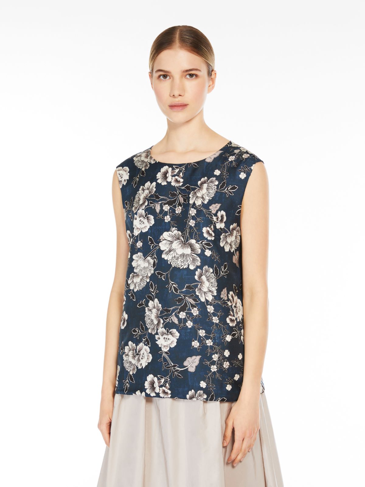 Reversible sleeveless top in printed silk