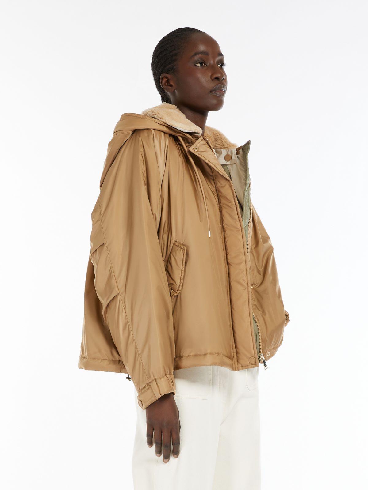 Reversible water-repellent canvas windbreaker