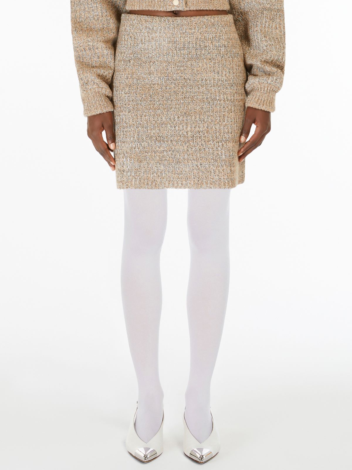 Mini skirt in knit fabric with rubber-coated yarn