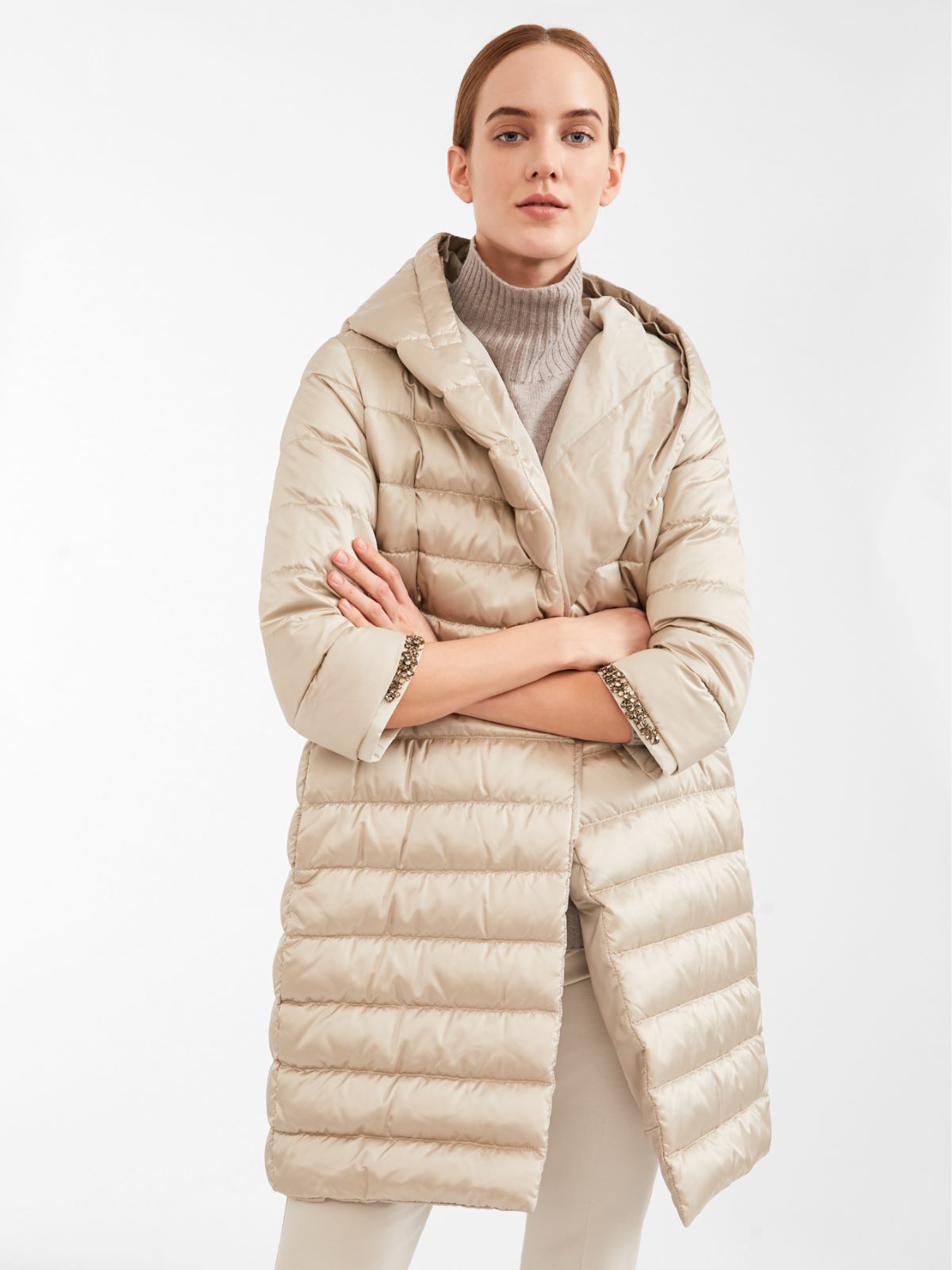 Reversible down jacket in water-repellent satin