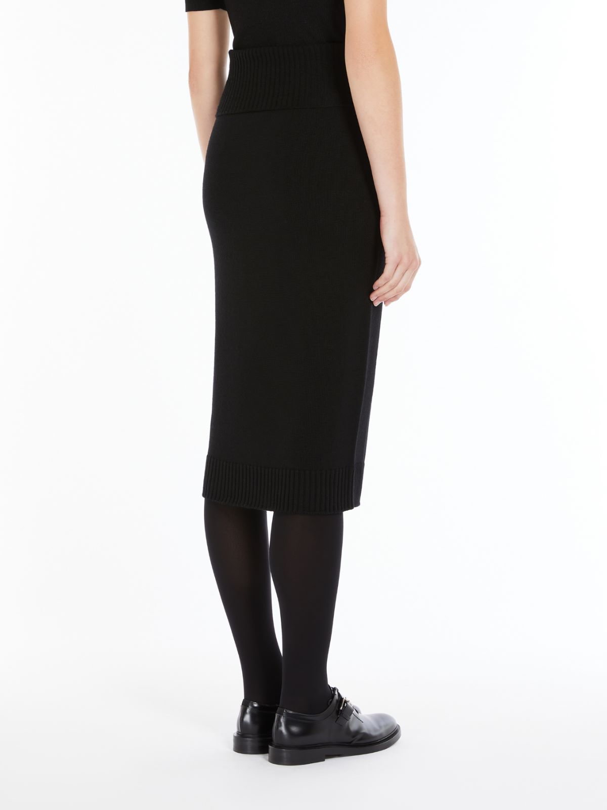Seamless wool skirt