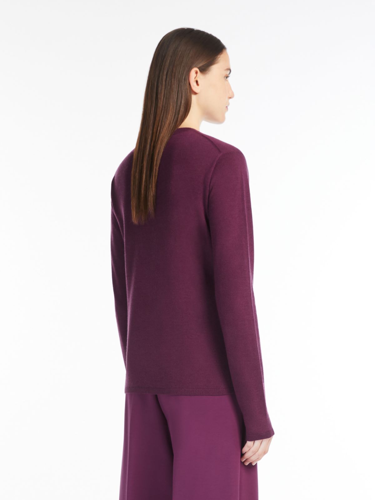 Lightweight cashmere jumper