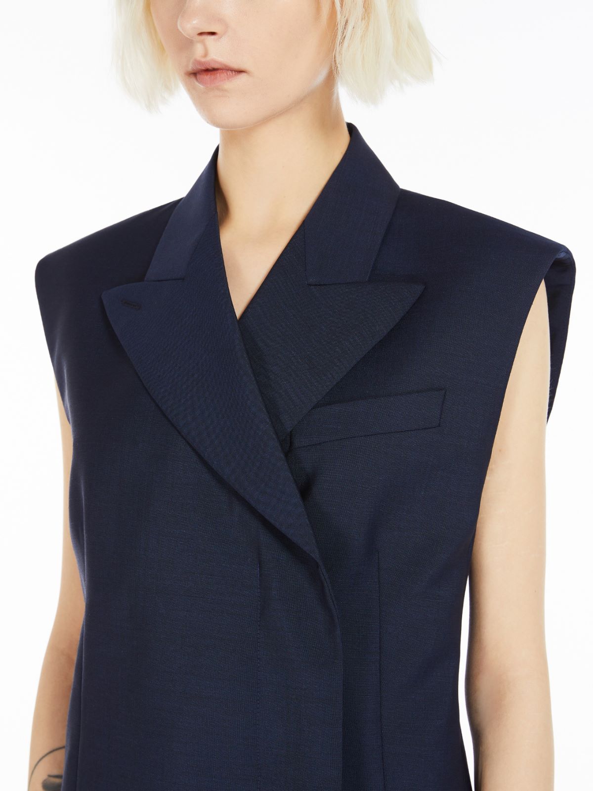 Sleeveless tailored blazer