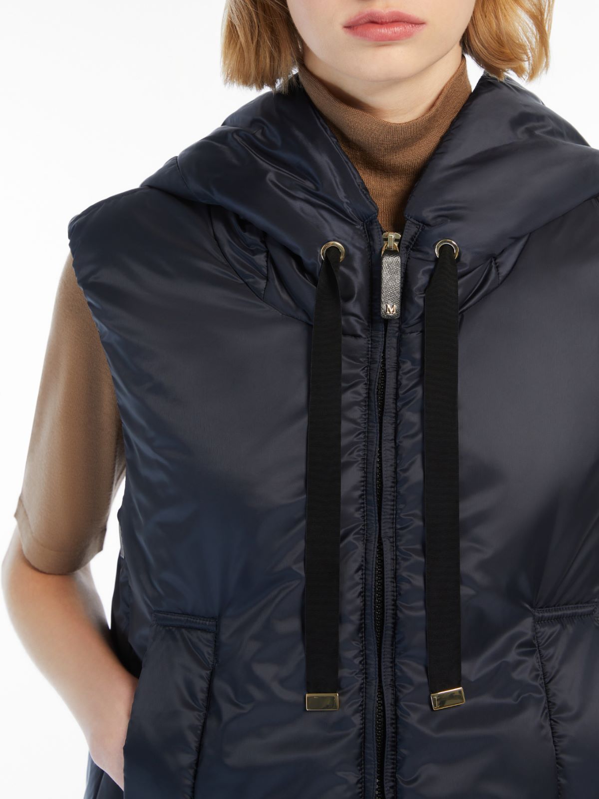 Water-repellent technical canvas gilet