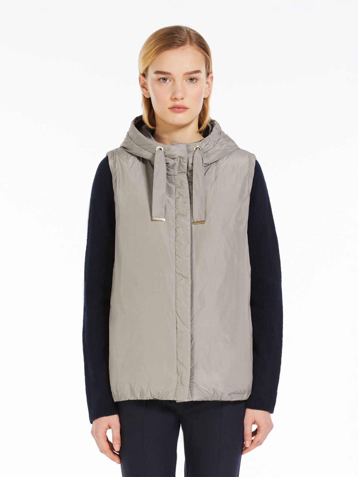 Reversible gilet in water-resistant fabric