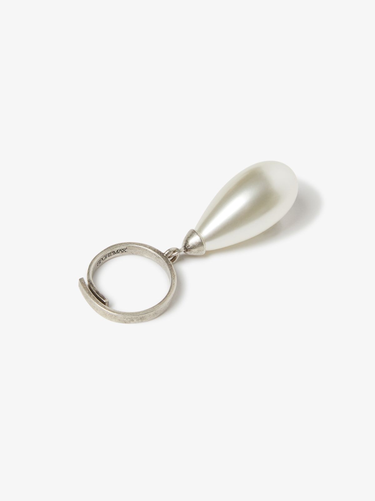 Ring with mobile bead