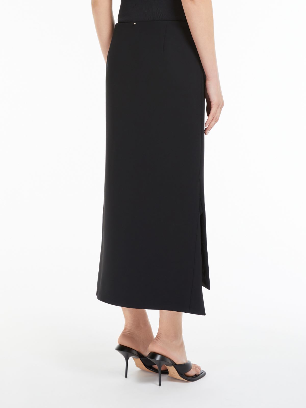 Calf-length skirt with side panels