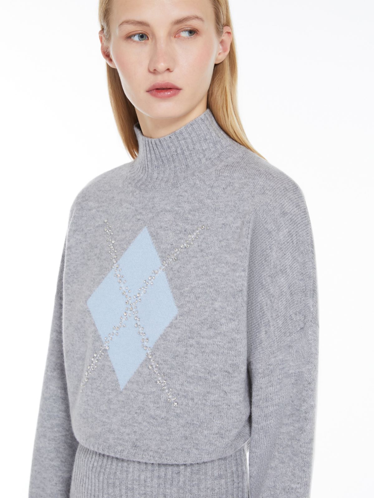 Cashmere-blend jumper with high neck