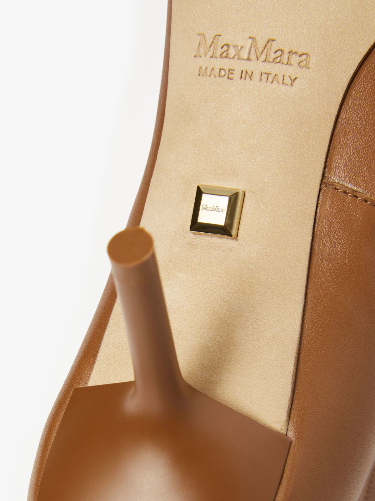 Leather ankle boots with zip