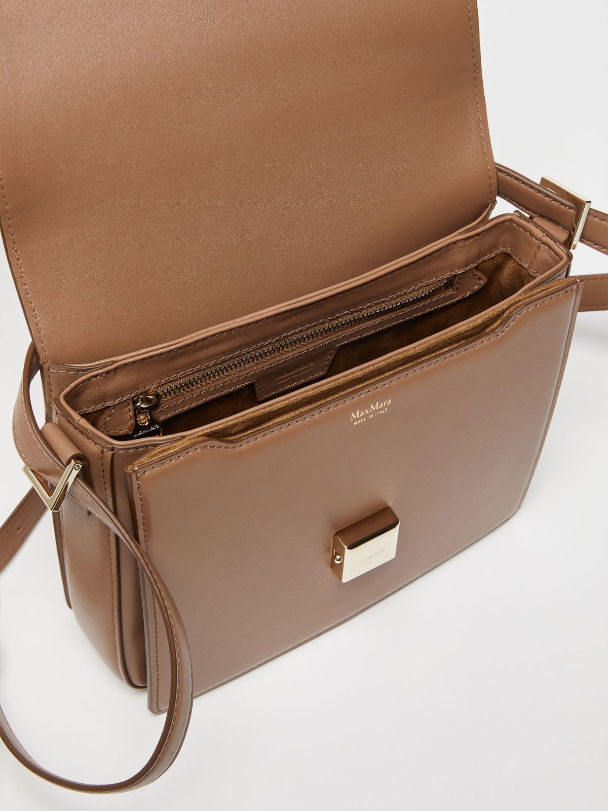 Medium leather MM Bag
