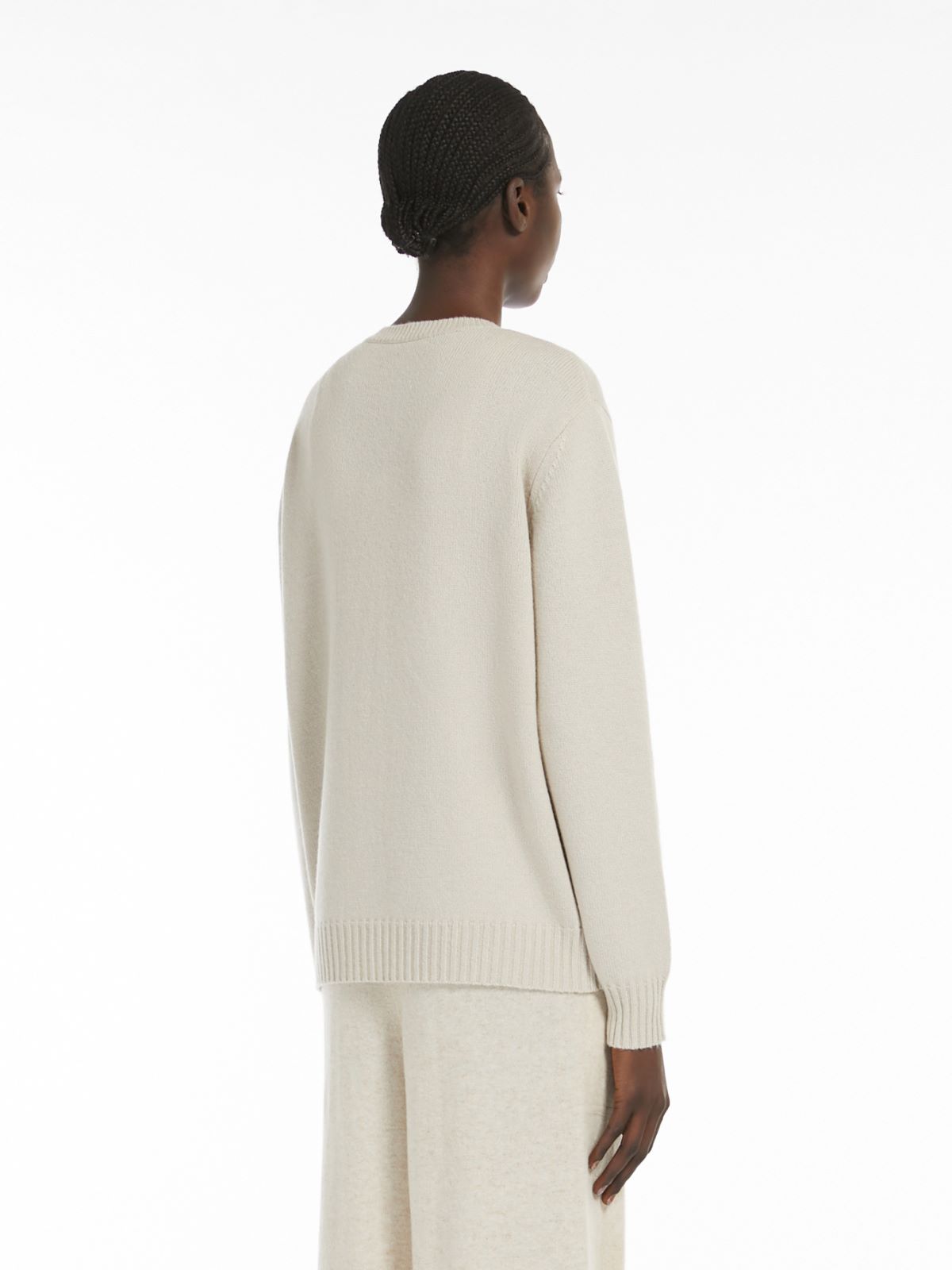 Pure cashmere yarn boxy jumper