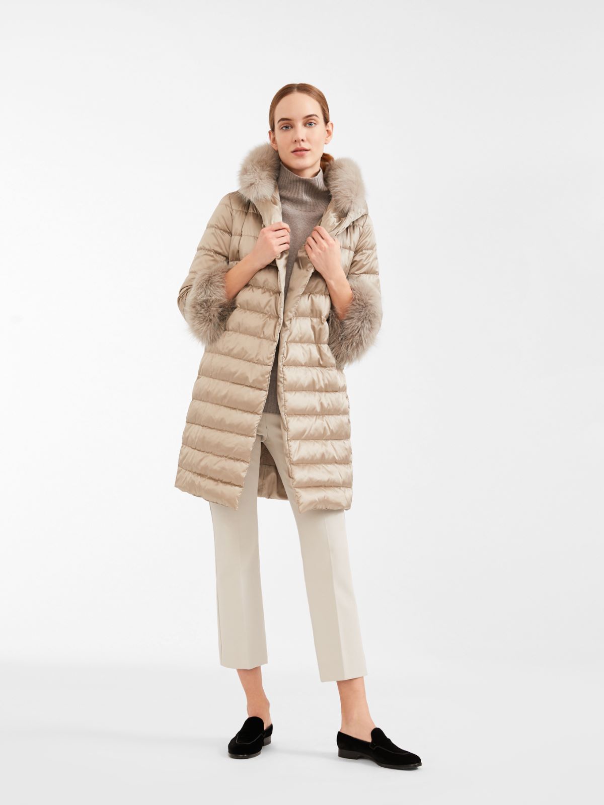 Reversible down jacket in water-repellent satin