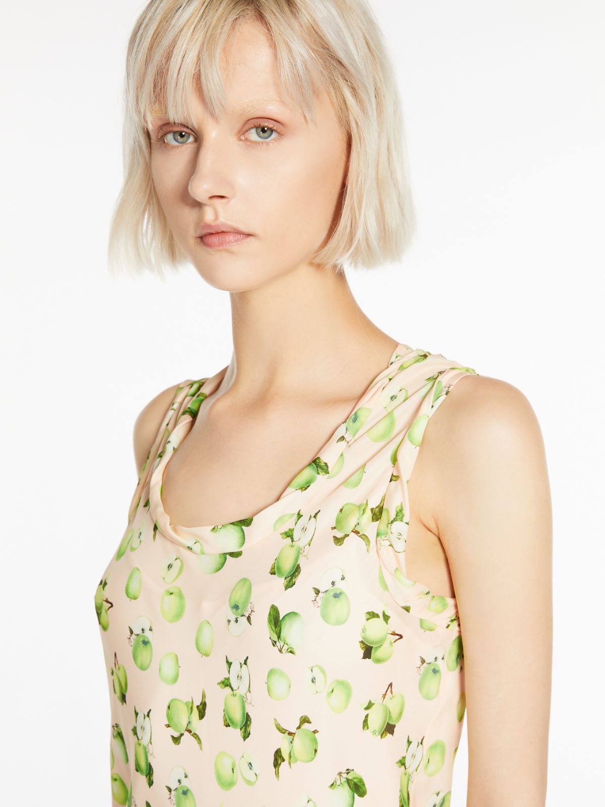 Long sleeveless dress