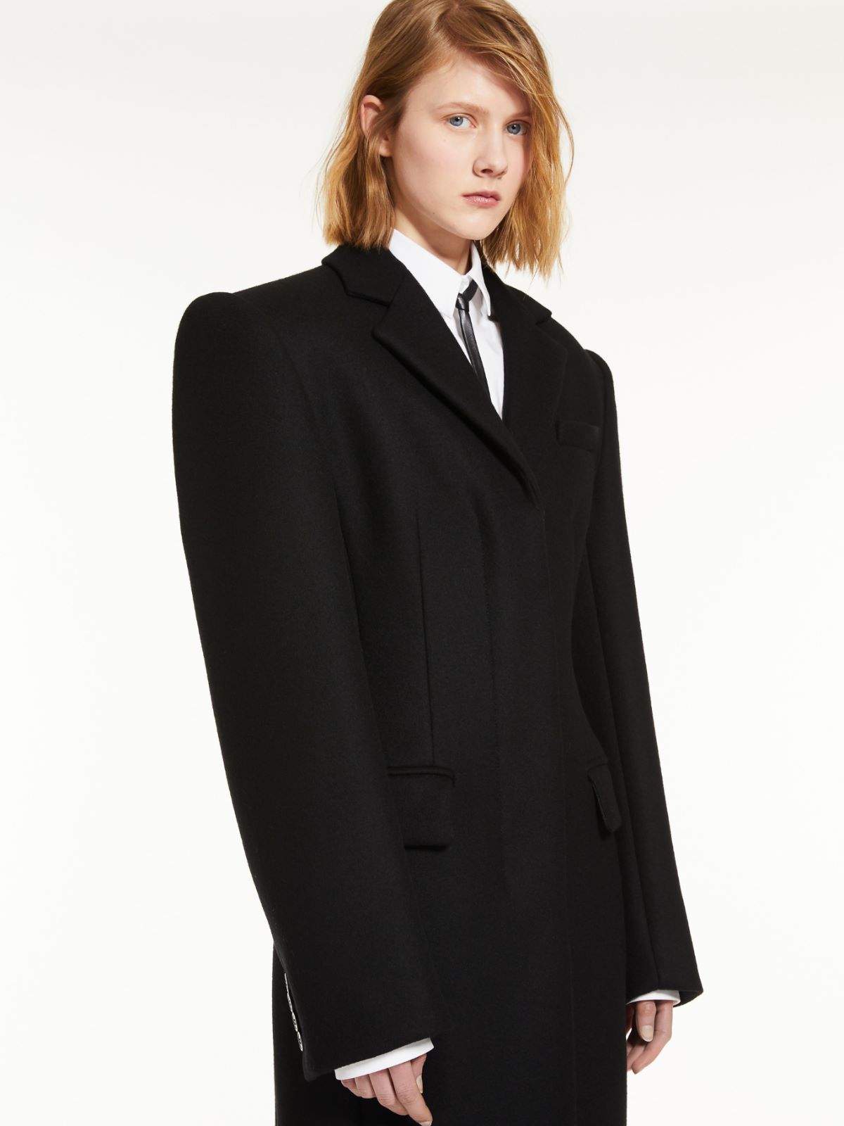 Feminine cashmere-blend coat