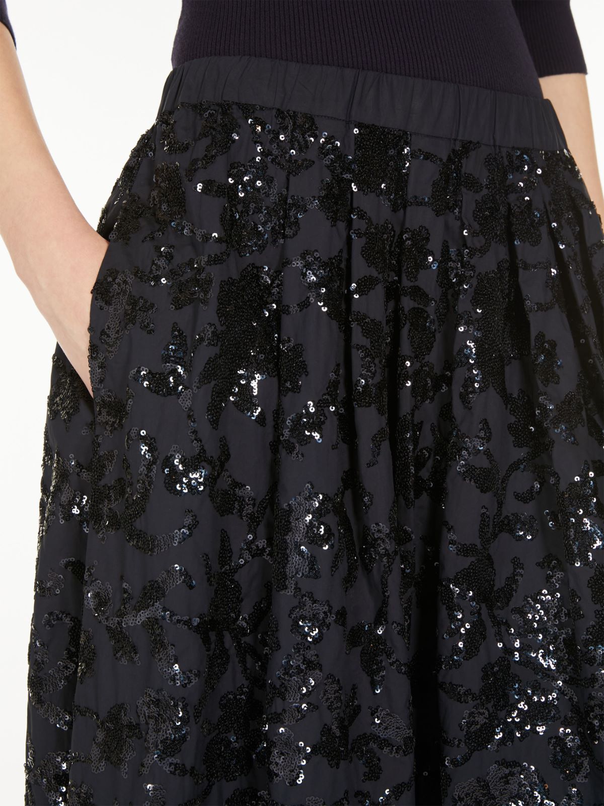 Wide cotton skirt with sequins