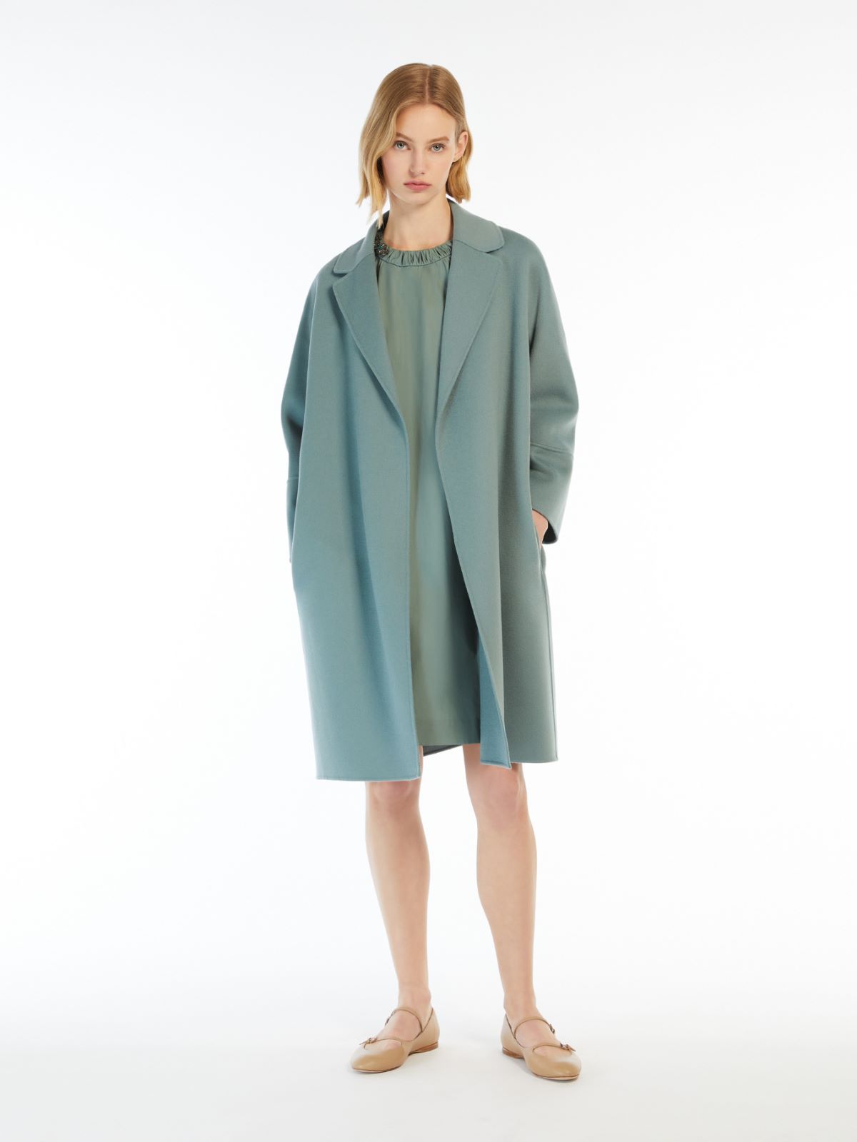 Double-faced short wool coat