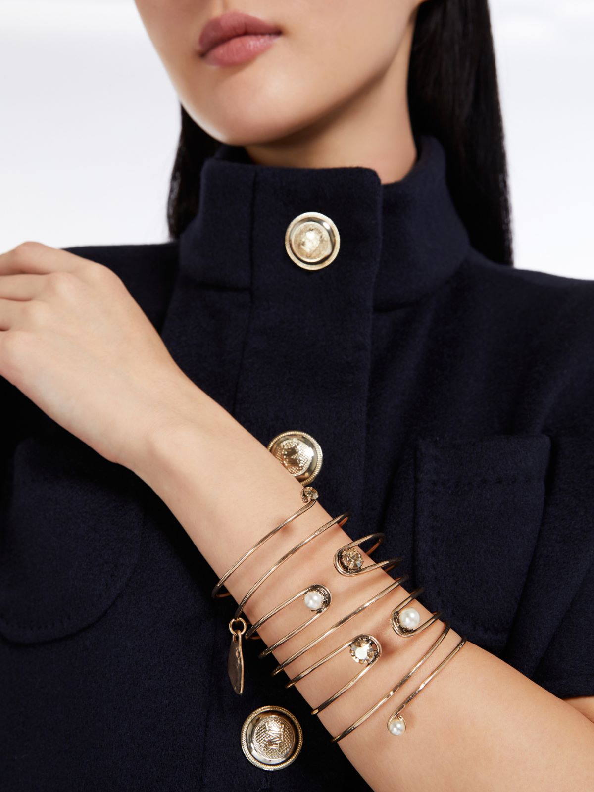 High-cut spring bracelet