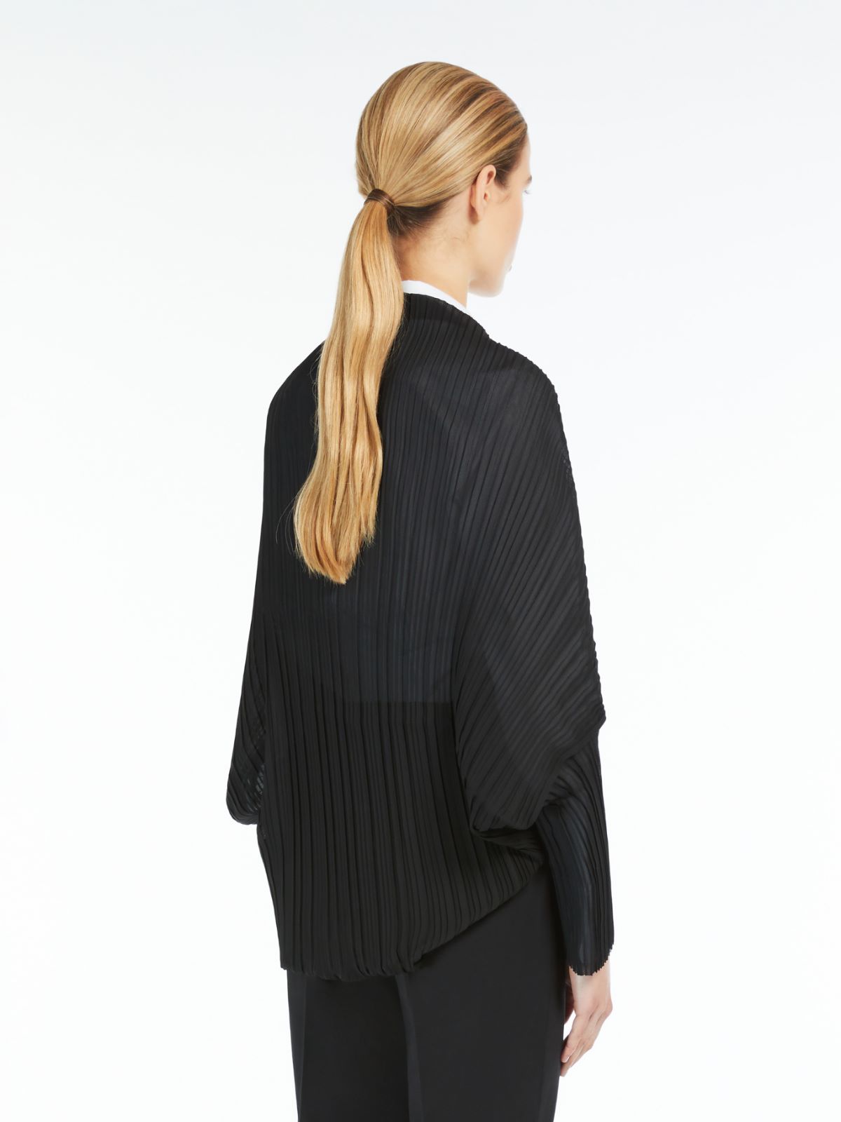 Shrug in pleated fabric