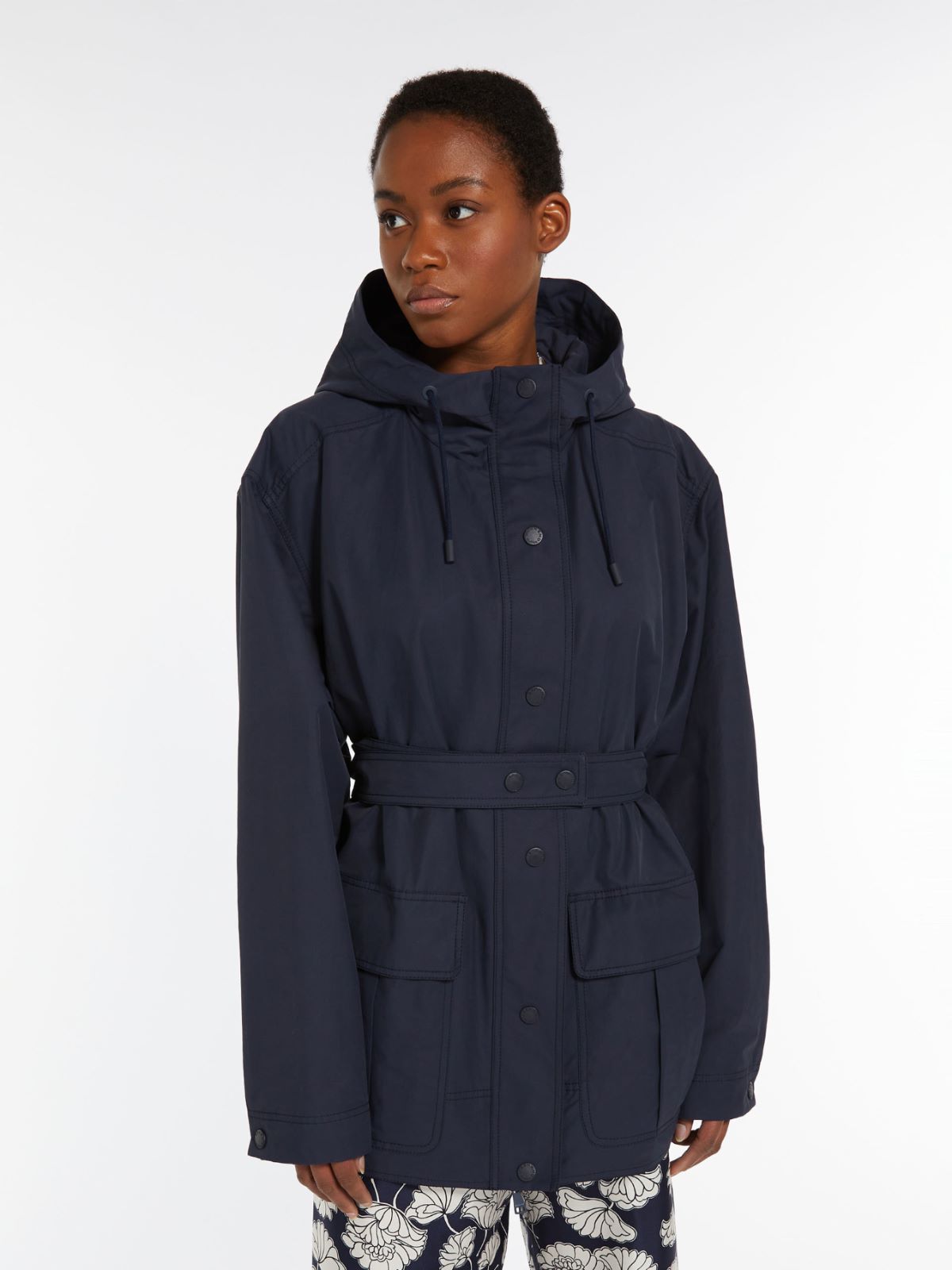 Water-repellent twill hooded jacket