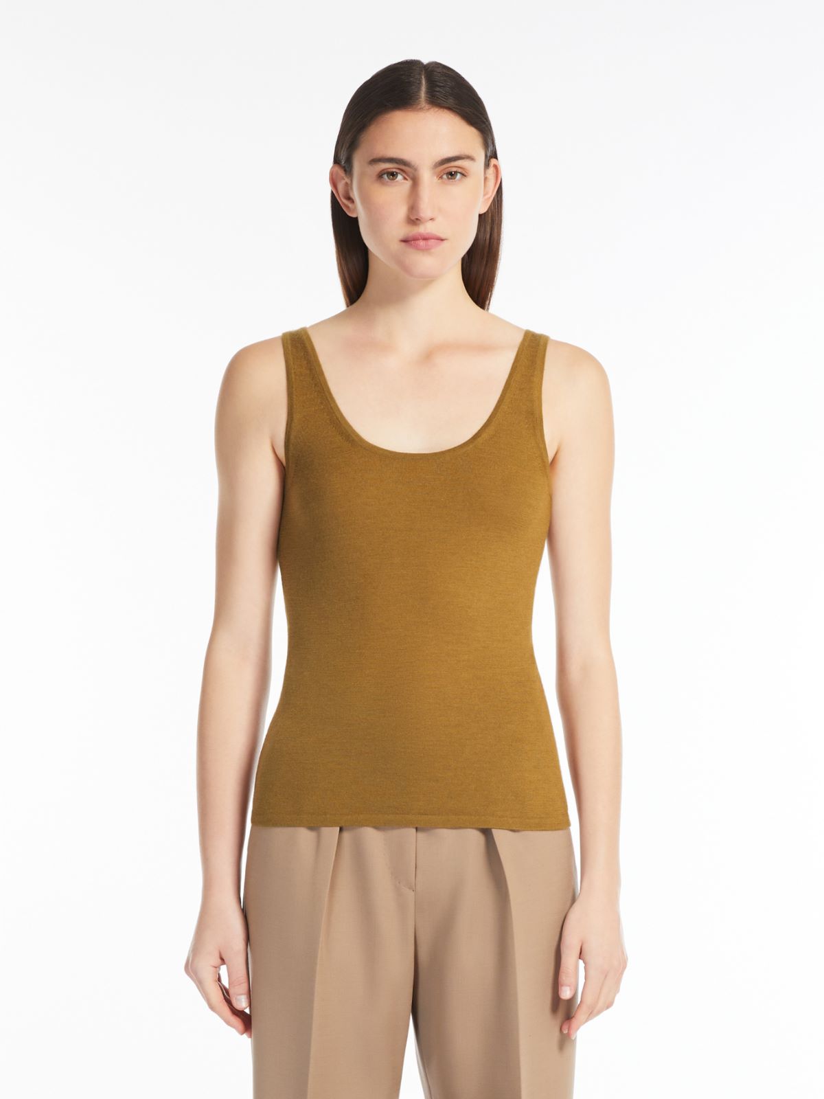 Lightweight cashmere top