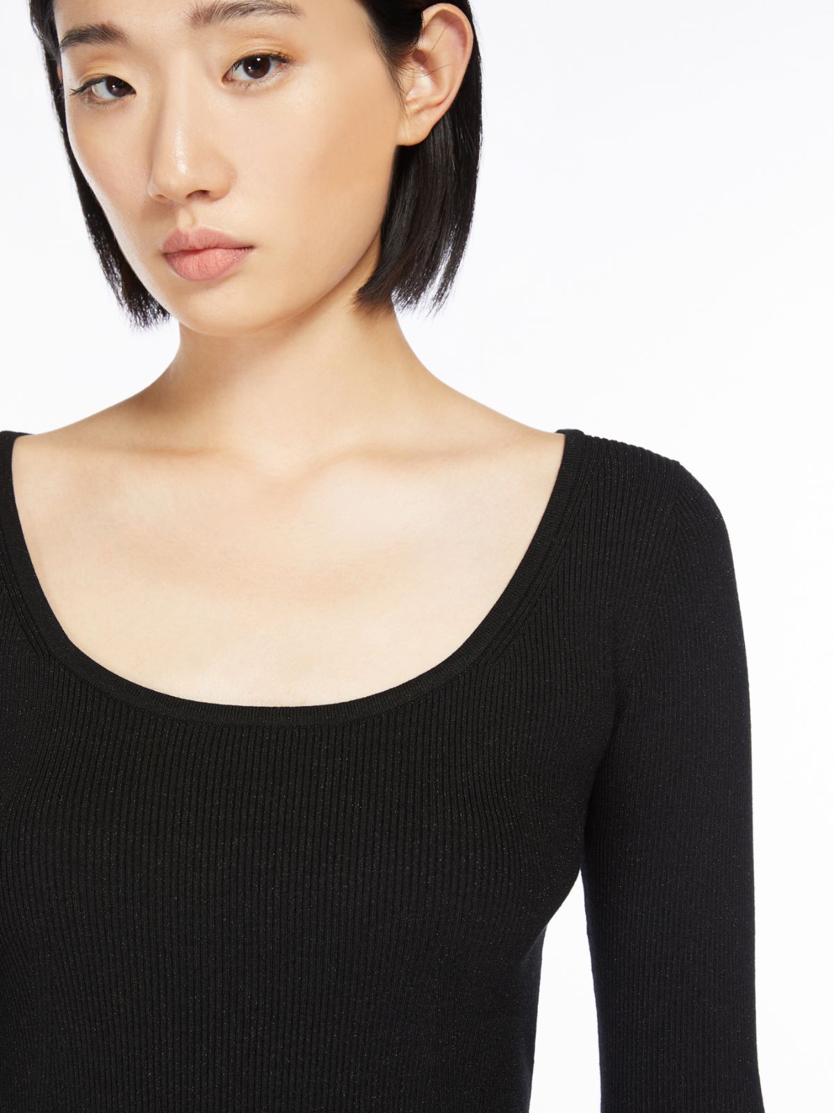 Feminine lurex and viscose yarn jumper