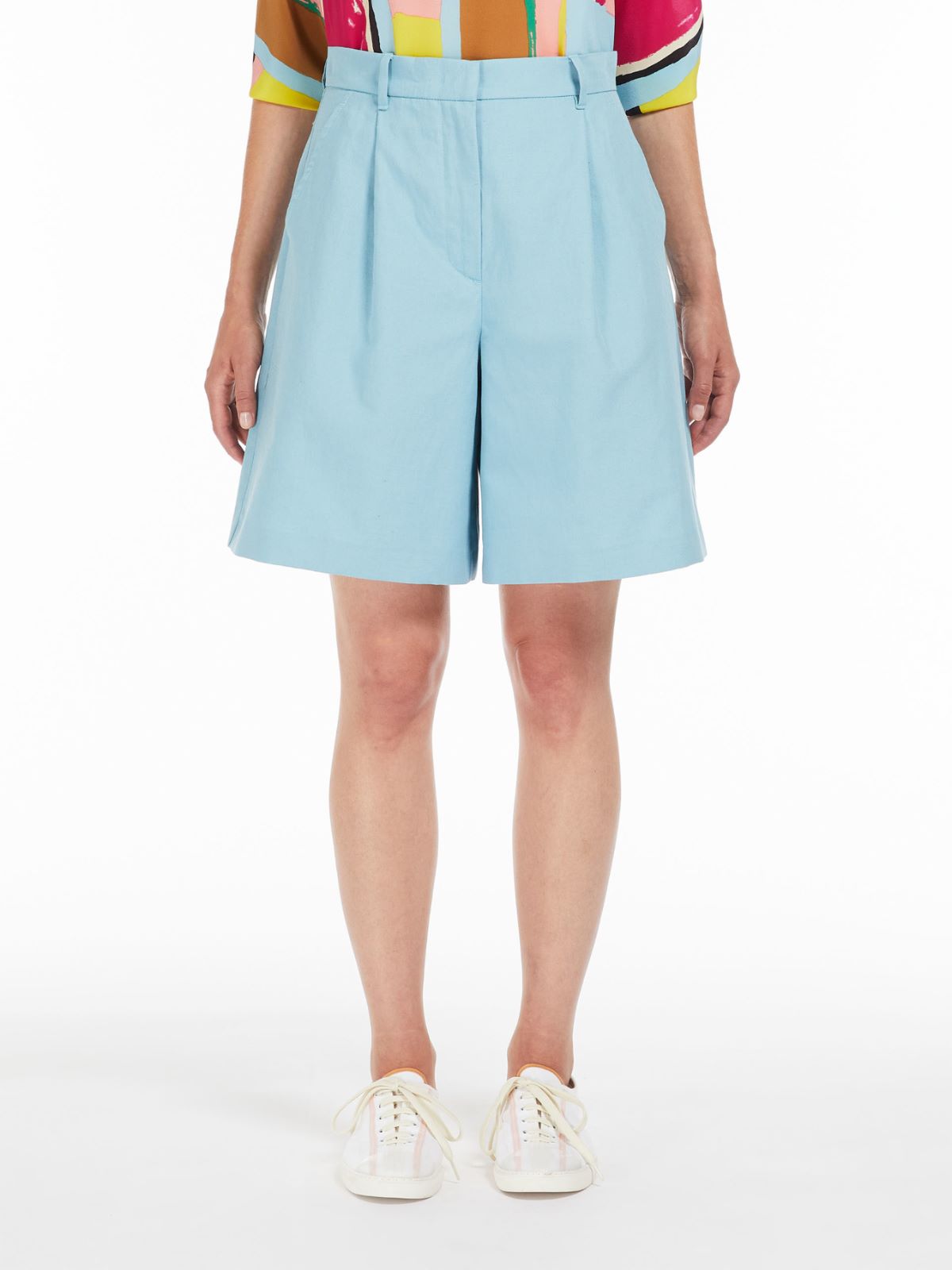 Cotton and linen canvas Bermuda shorts
