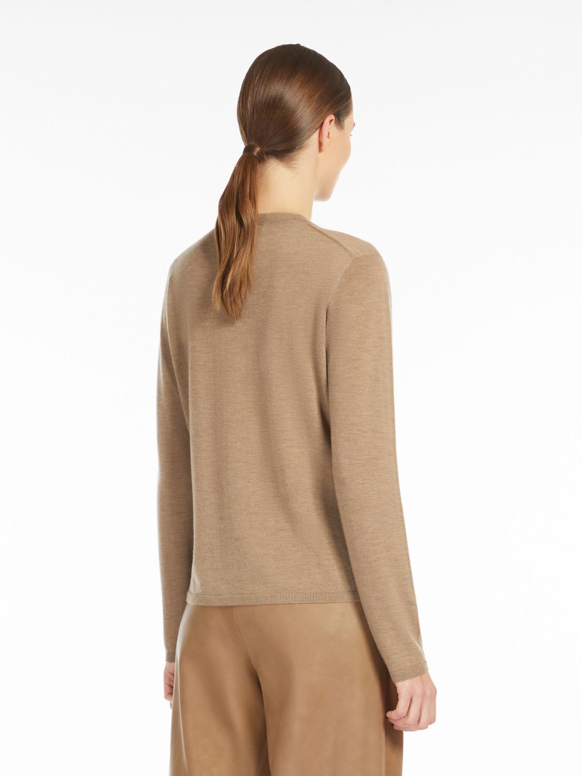 Lightweight cashmere jumper