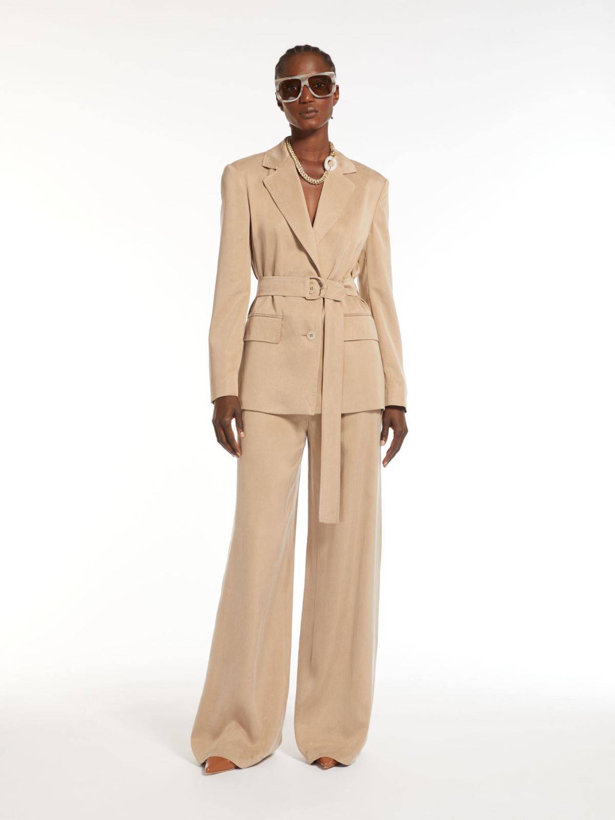 Single-breasted satin blazer