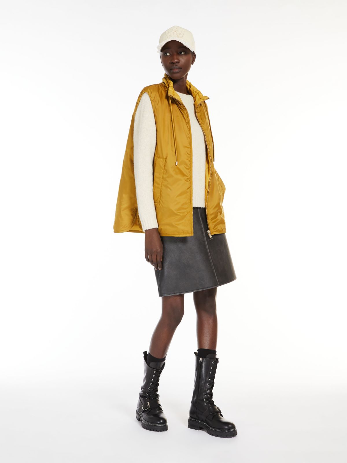 Reversible water-repellent canvas gilet