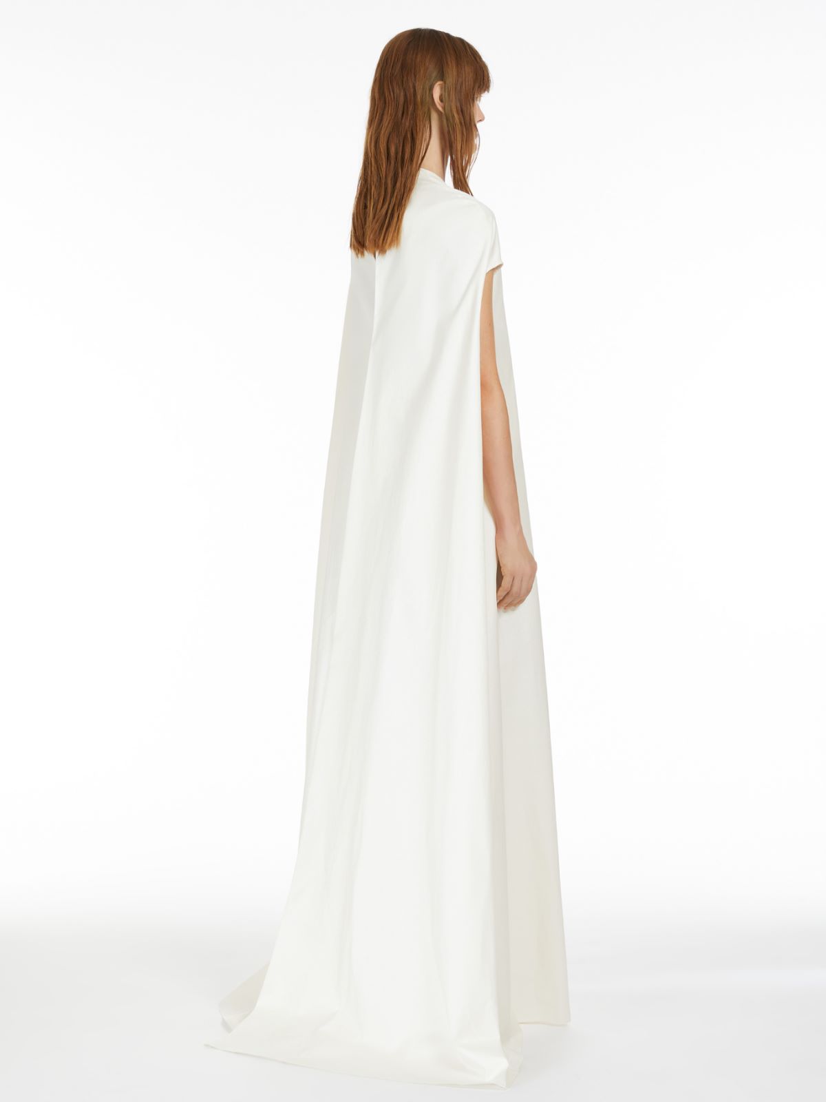 Long sleeveless dress