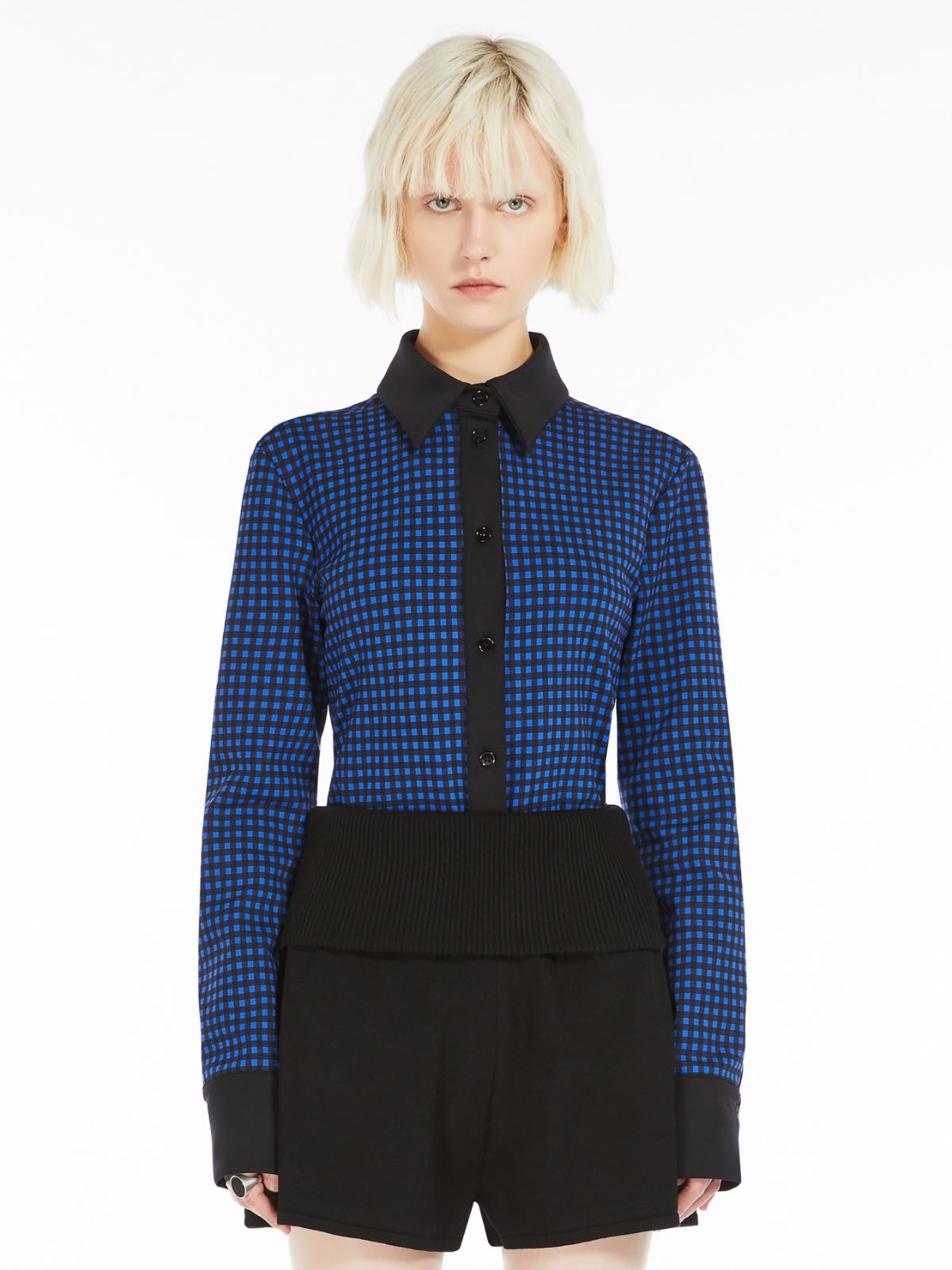 Stretch knit fabric shorts