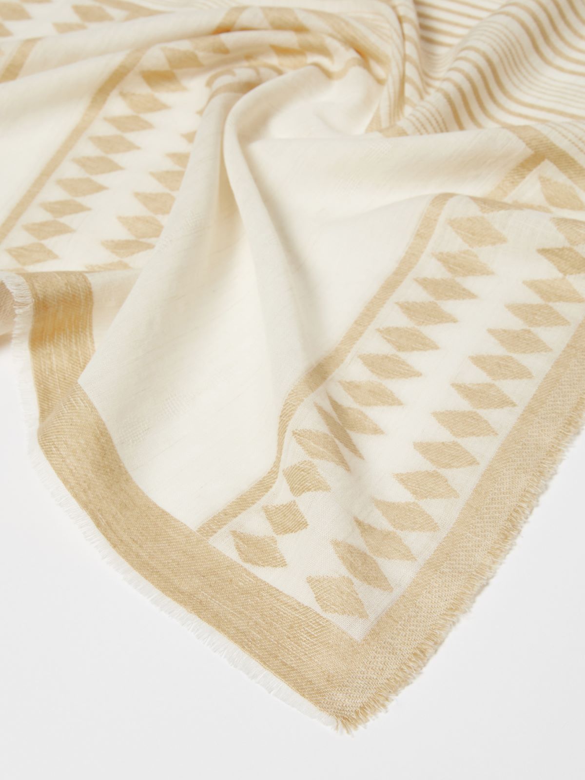 Fil coupé jacquard stole