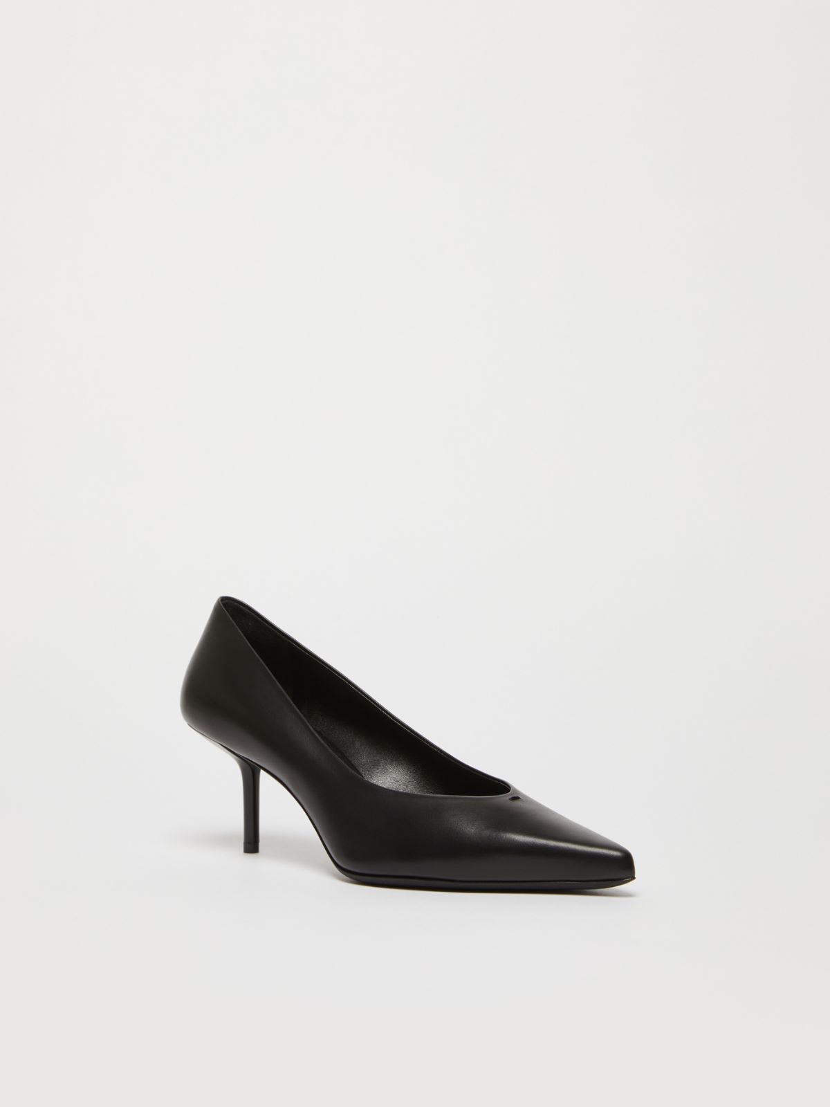 Leather court shoes