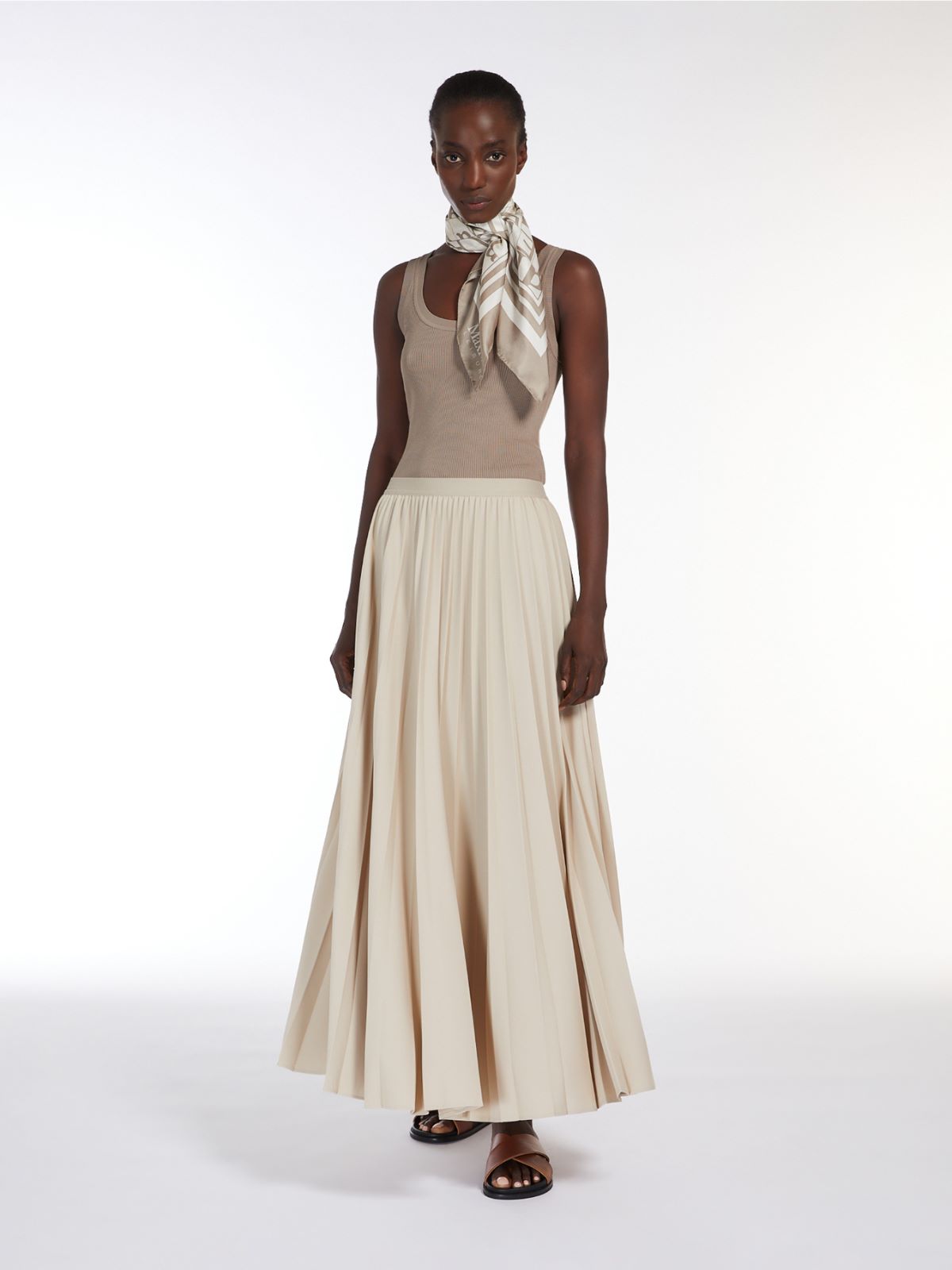 Viscose crepe yarn top