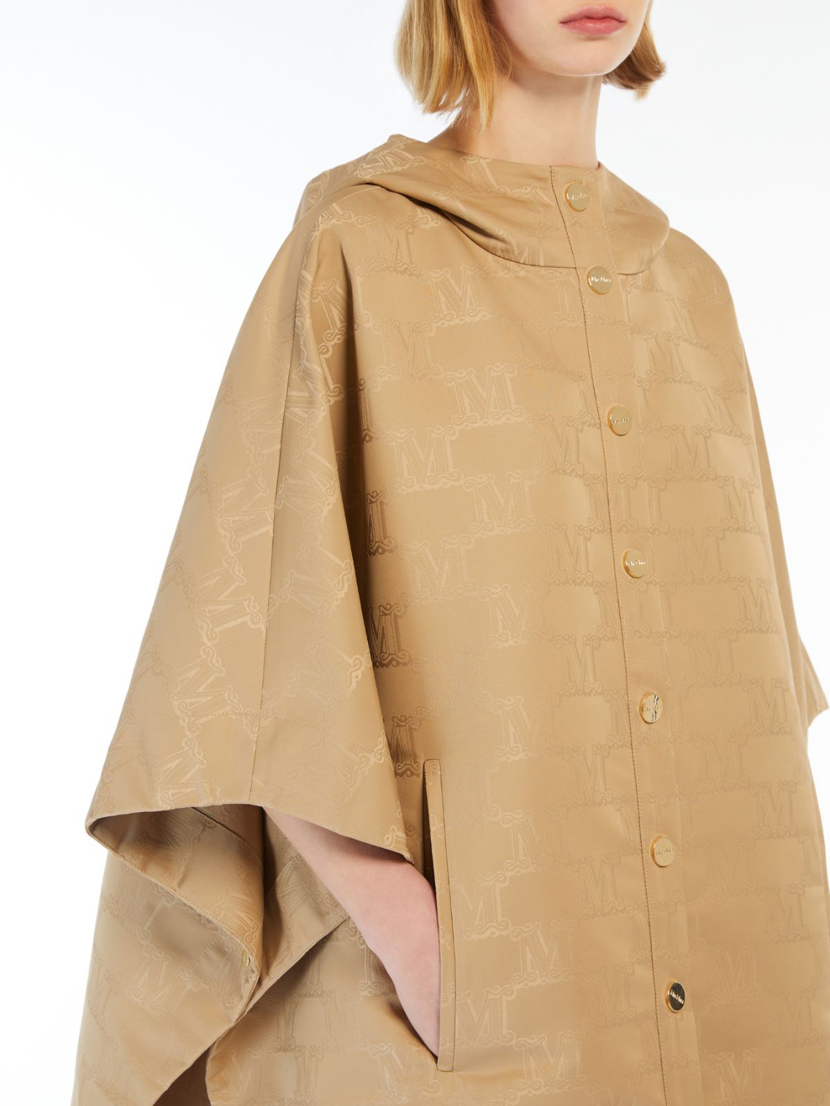 Water-repellent jacquard cape