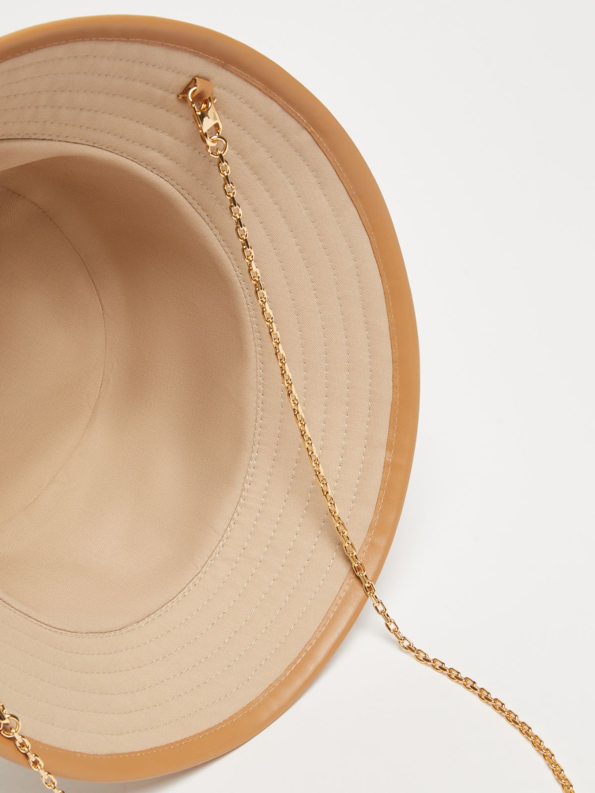Bucket hat in water-resistant gabardine