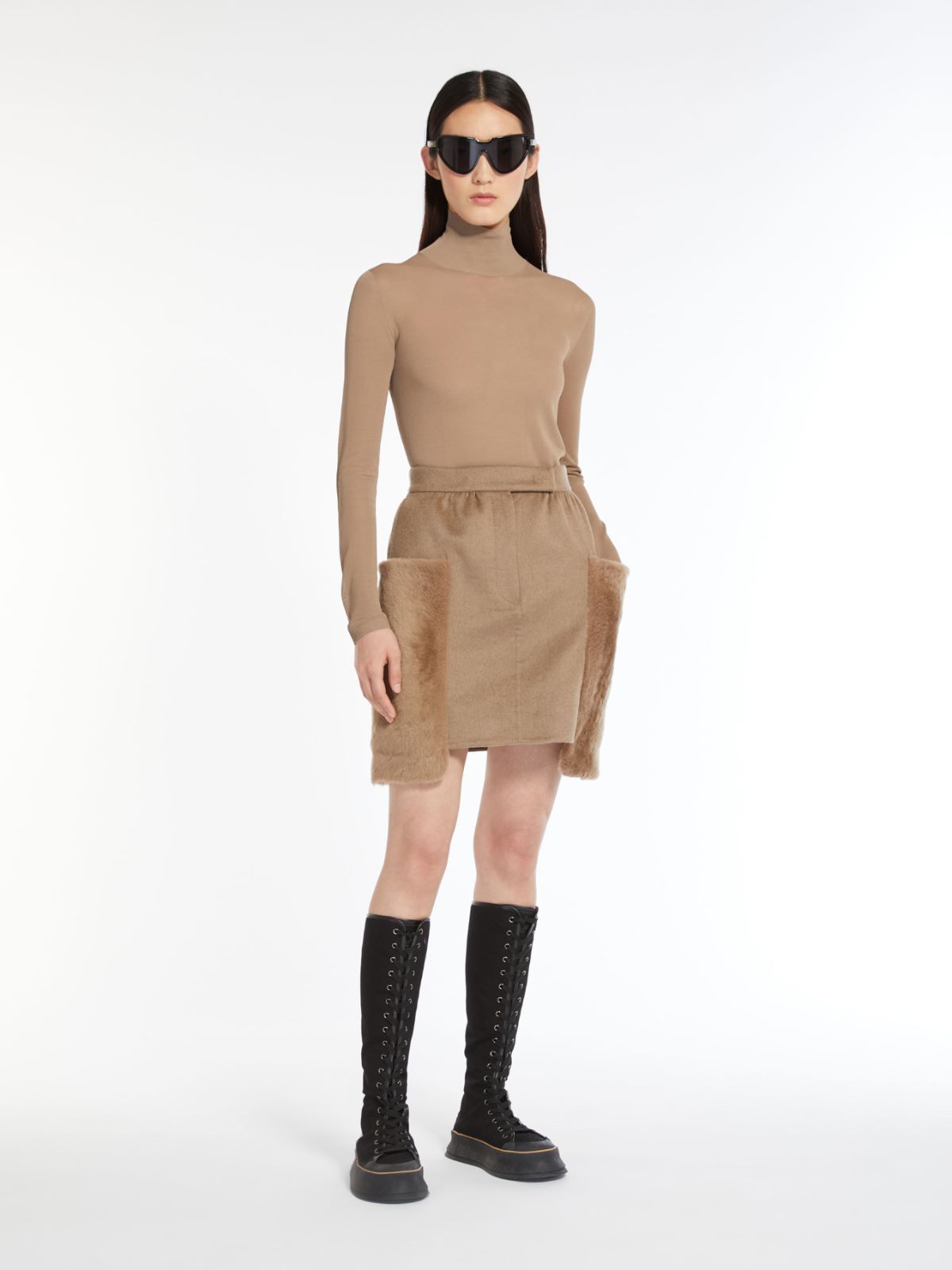 Viscose yarn turtleneck