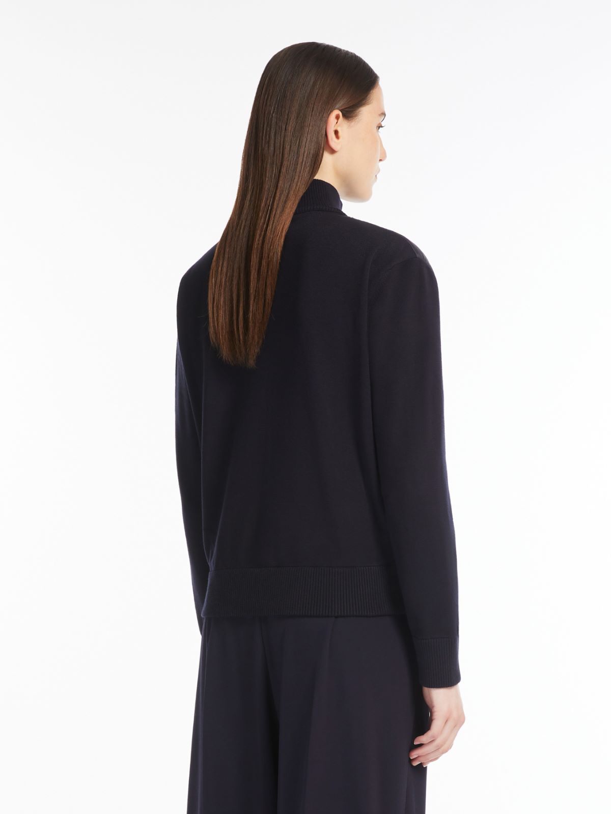 Stretch viscose yarn jacket