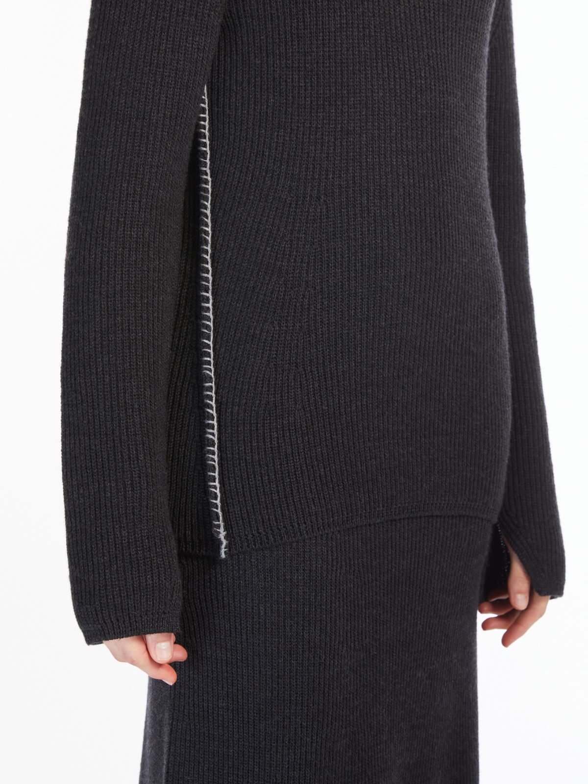 Crater-neck wool jumper
