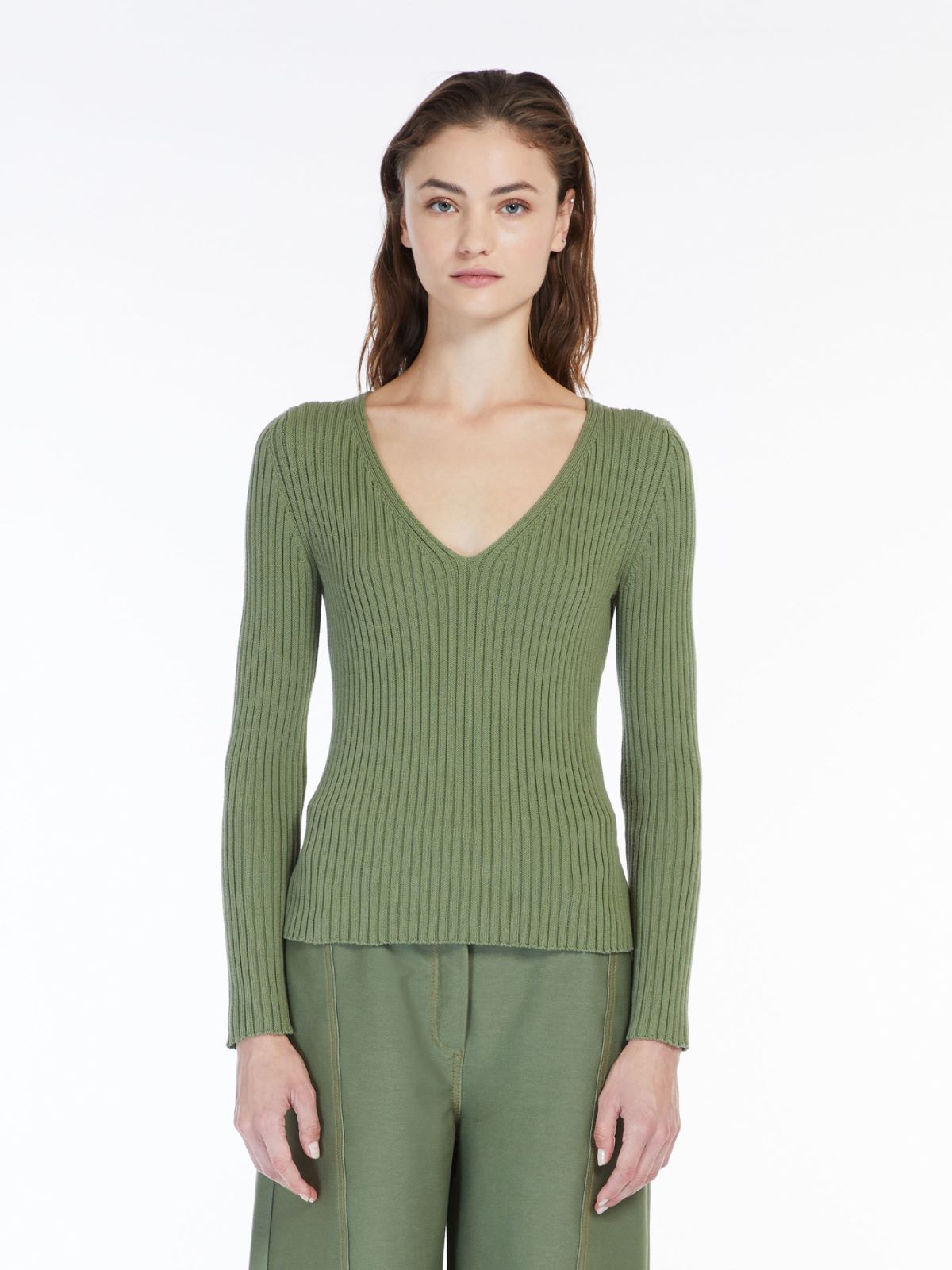 Slim-fit cotton yarn sweater