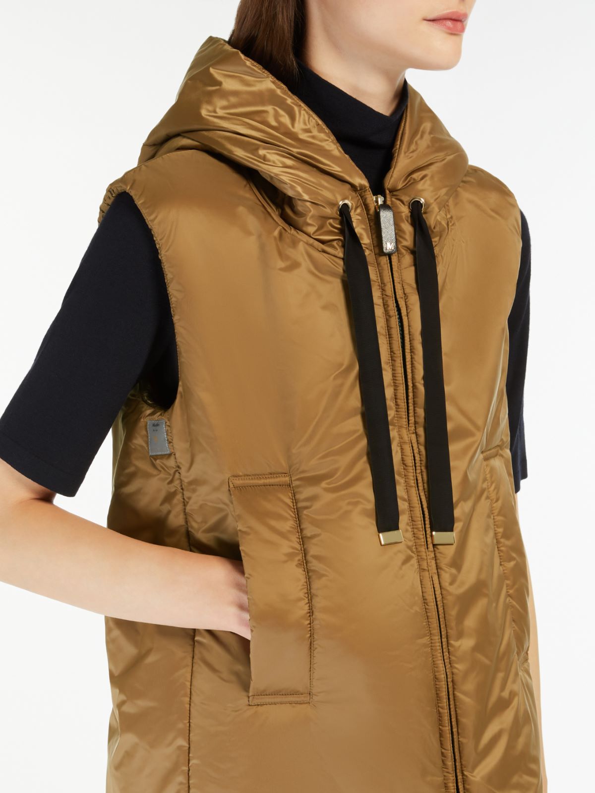 Water-repellent technical canvas gilet