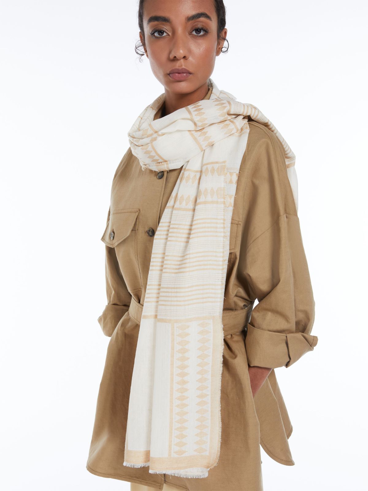 Fil coupé jacquard stole