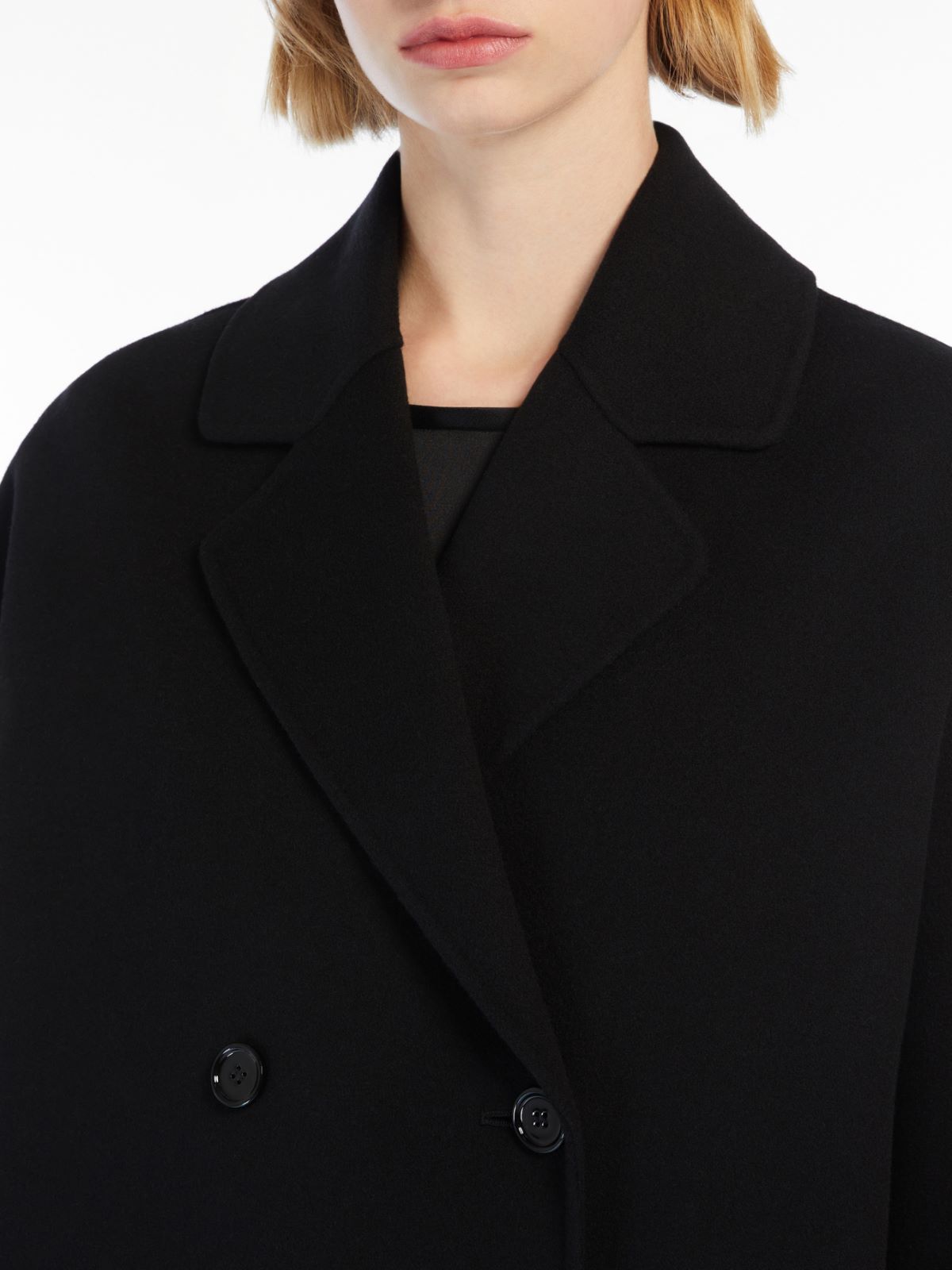 Wool coat with buttons