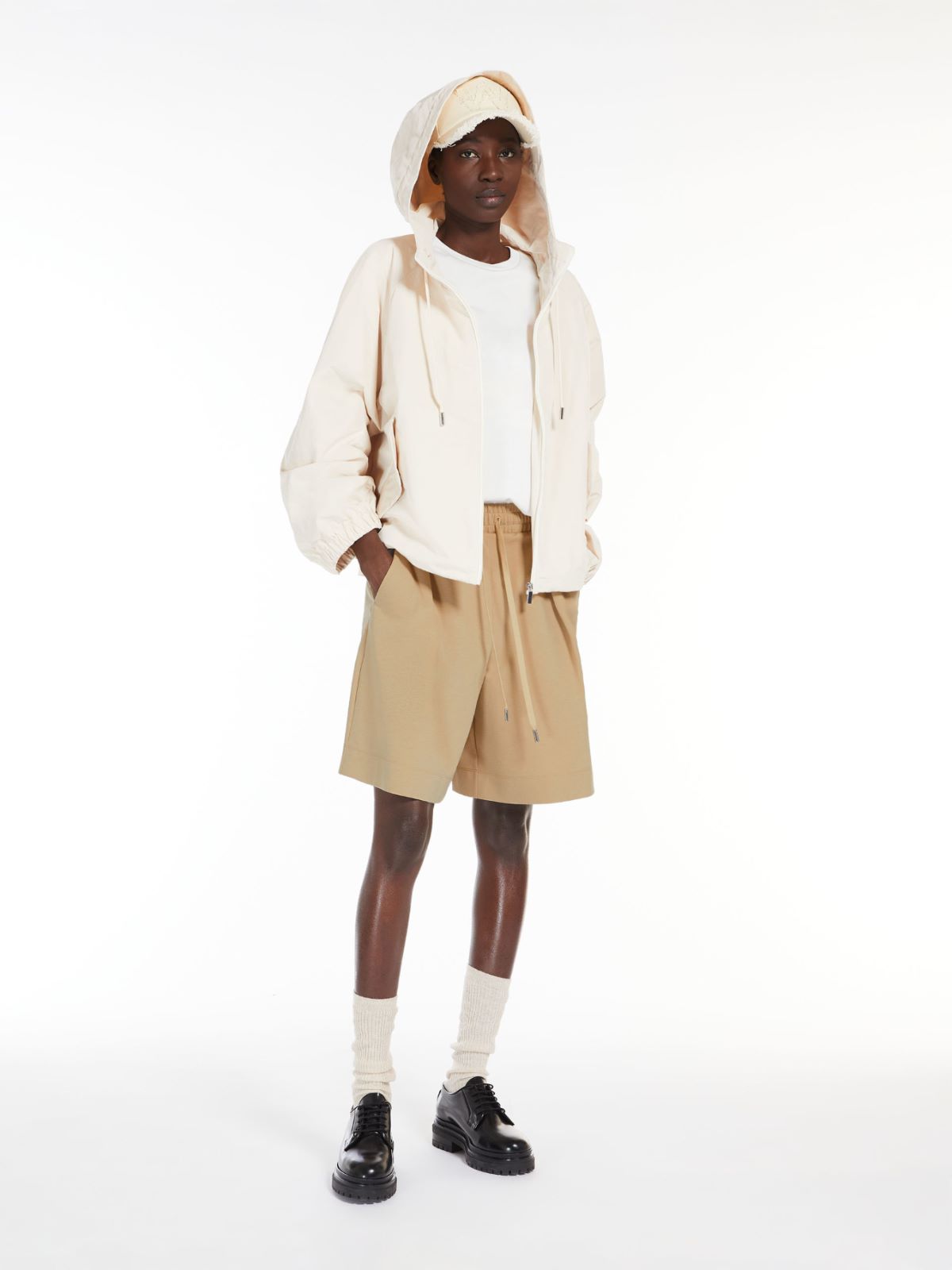 Technical fabric windbreaker